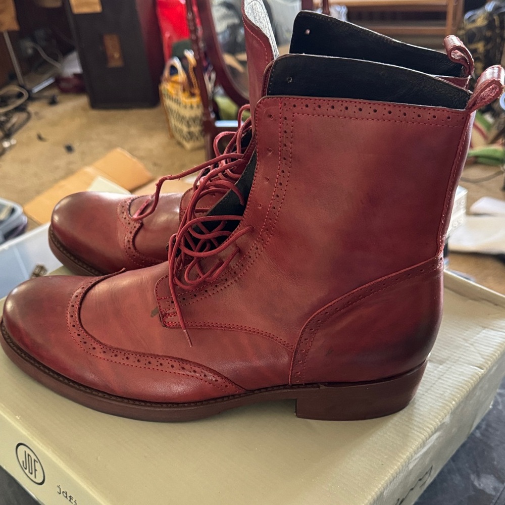 Men's Red Leather Chukka Boots - Sleek Lace-Up Design - Picture 2 of 5